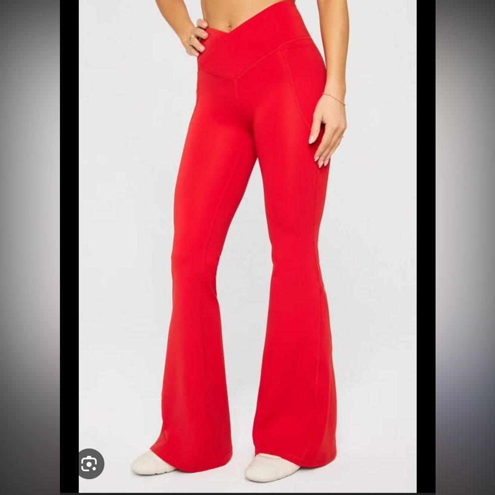 AERIE FLARE CROSS OVER LEGGINGS RED, BRAND NEW NEVER WORN TAG ATTACHED SIZE XS